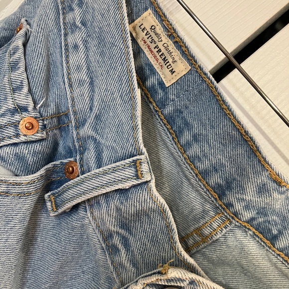 Levi's Premium 501 Cropped Jeans - Picture 2 of 5